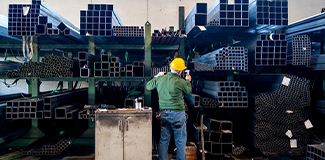 فراز و فرود قیمت آهن در فروردین